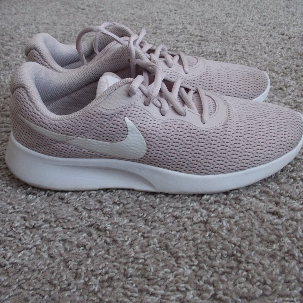 Nike Women's Tanjun "Dusty Rose" Size 8